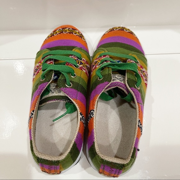 Crazy Andean Shoes Art To Wear Aztec Print Multicolor Sneakers Shoes Women 6 NWO - Picture 7 of 11